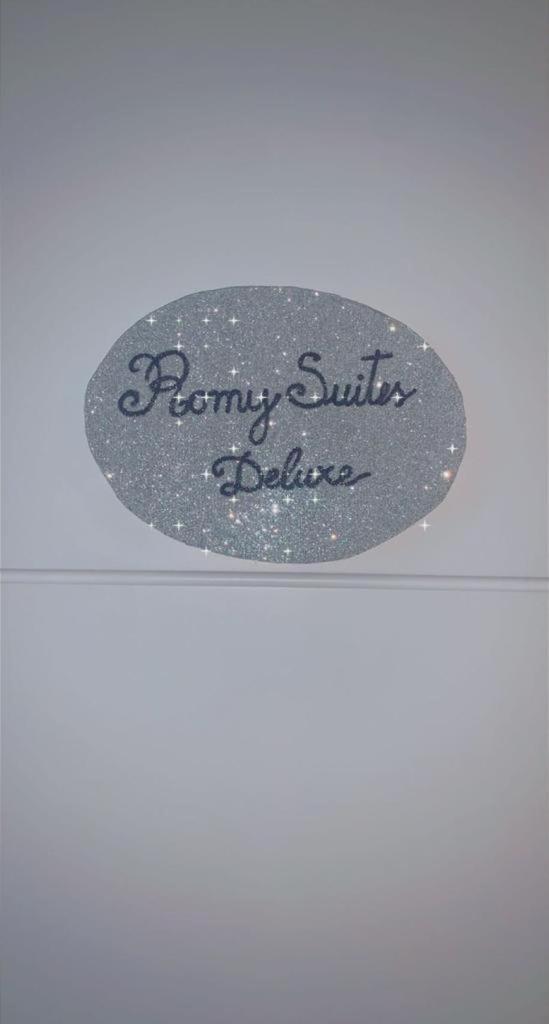 Romy Suites Deluxe Netánja Szoba fotó